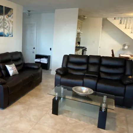 Spacious 2Nd Floor Split Level With Scenic Views Of Gloucester
